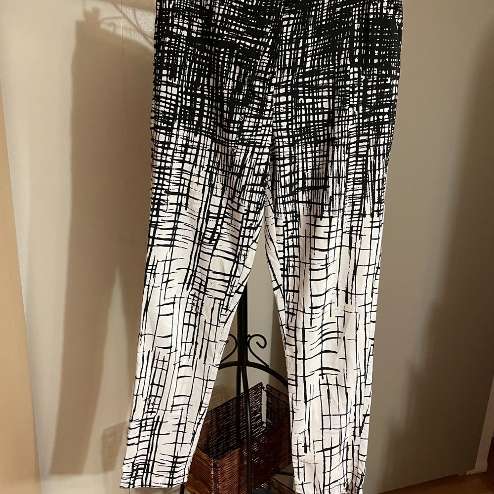 JAYE.E Abstract Patterned Pants